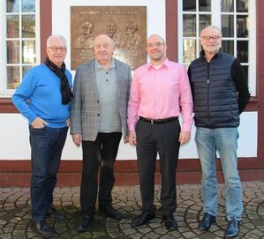 V.l.n.r.: Manfred Bastian, Inhaber Frank Bastian, Roberto Möckel (Geschäftsführer Weindorf GmbH), Fritz Naumann