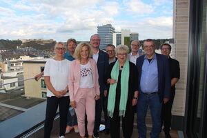 Die Koblenzer SPD-Ratsfraktion auf der Dachterrasse des neuen Hotels.