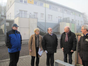 Foto: Herr Wollny (Wohnbau), Marion Lipinski-Naumann, Gerhard Lehmkühler, Herr Siegel (Wohnbau) und Manfred Bastian