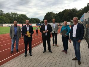 Der SPD-Arbeitskreis Sport gemeinsam mit Sportamtsleiter Rüdiger Sonntag (links) und Dagmar Quadflieg (EB 67)